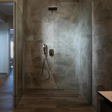 Olenia Luxury 3 Apartment
