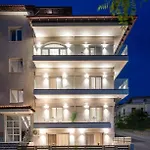 Olenia Luxury 3 *